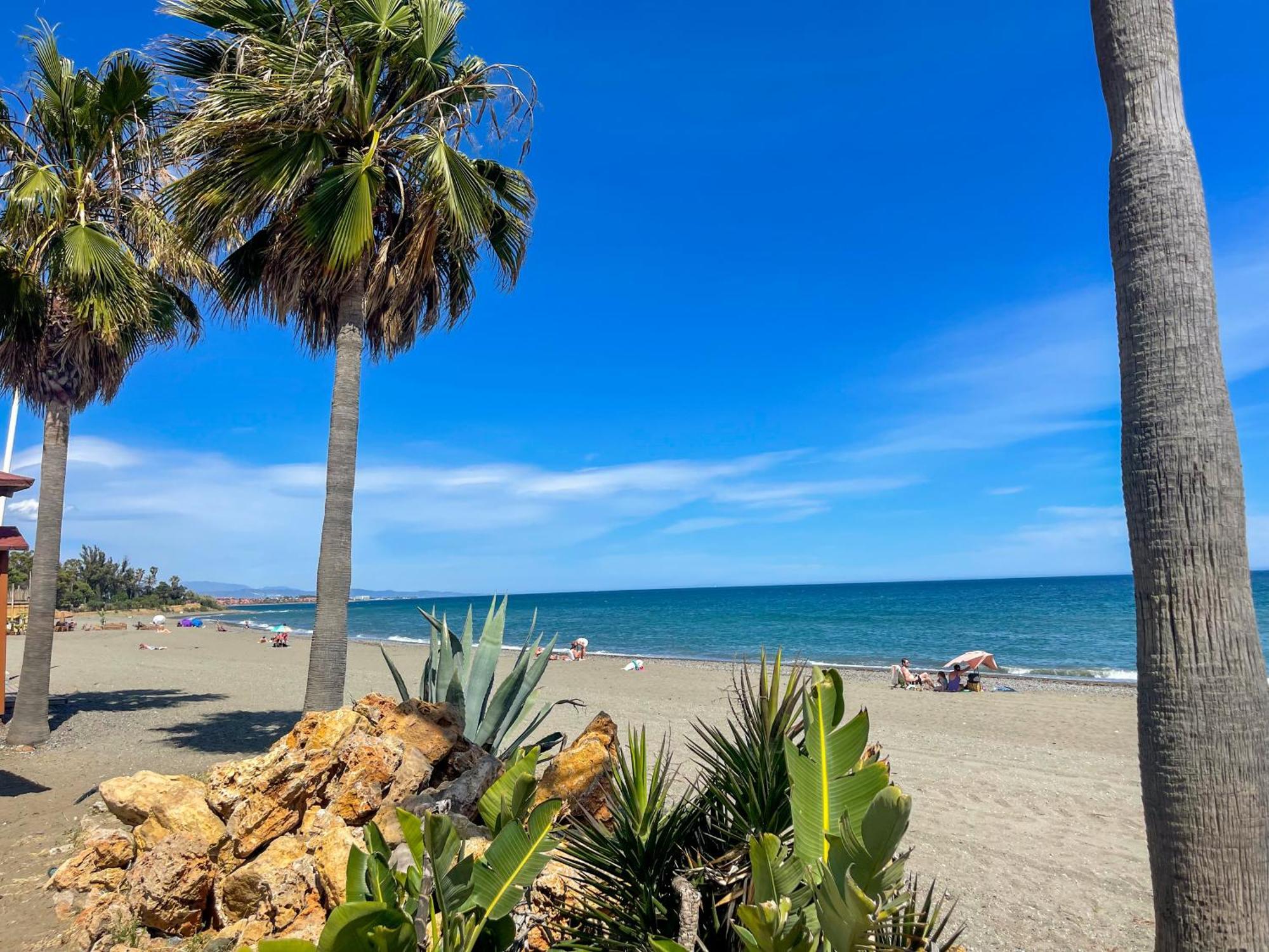 Modern Apartment With Terrace - 2 Min From The Beach Estepona Extérieur photo