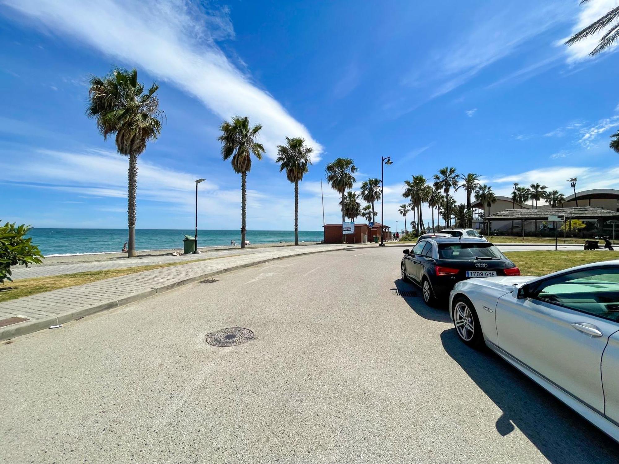 Modern Apartment With Terrace - 2 Min From The Beach Estepona Extérieur photo