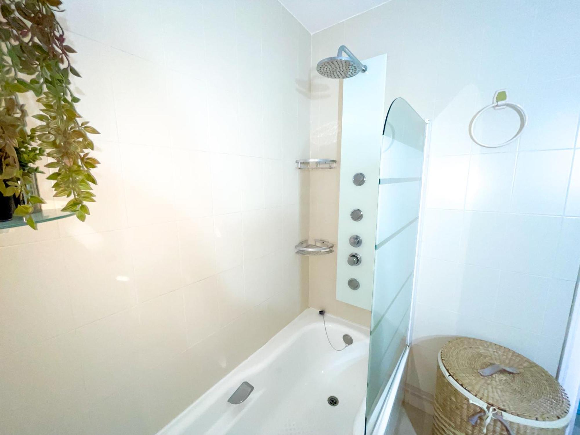 Modern Apartment With Terrace - 2 Min From The Beach Estepona Extérieur photo